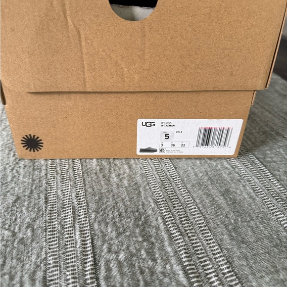 UGG BRAND NEW SLIPPERS - Picture 2 of 4